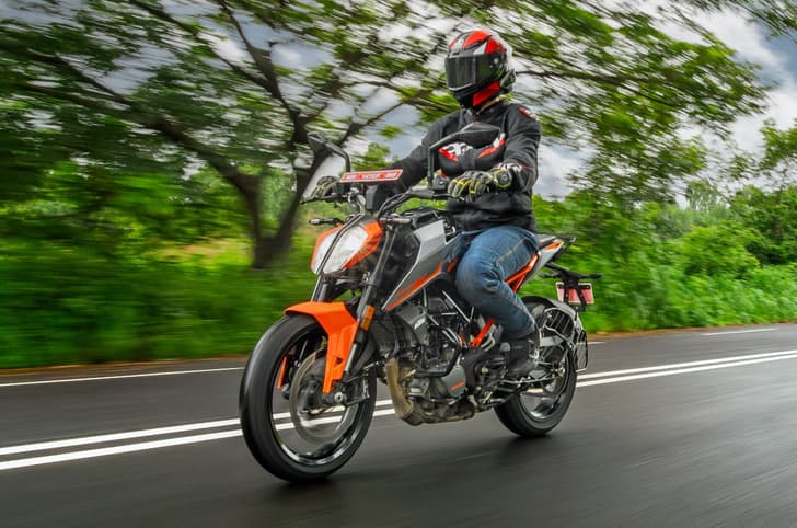 KTM 160 Duke front left riding shot