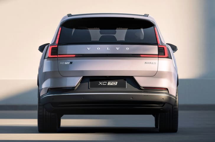 Volvo XC70 tail lights