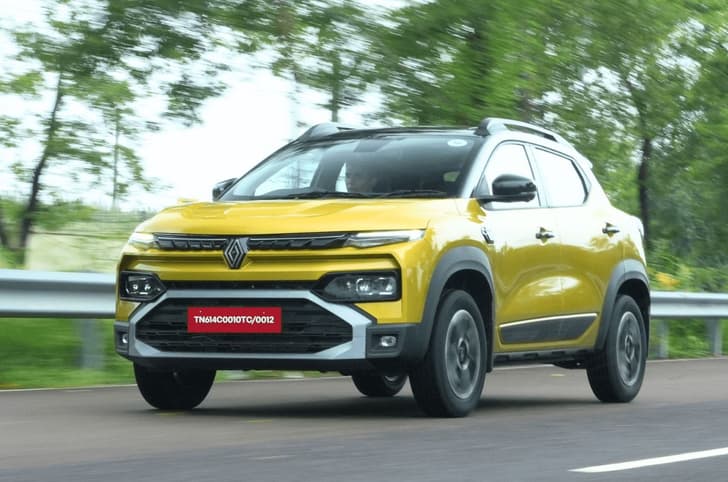 Renault Kiger front quarter tracking Renault Kiger front quarter tracking