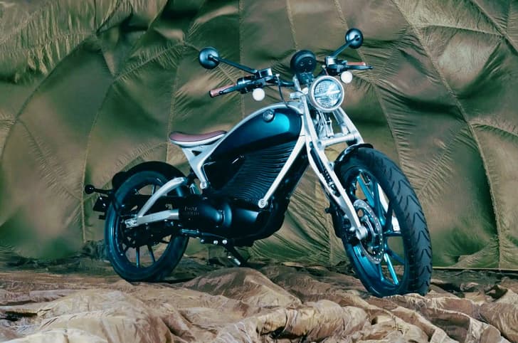 Flying Flea C6 front right side static in studio