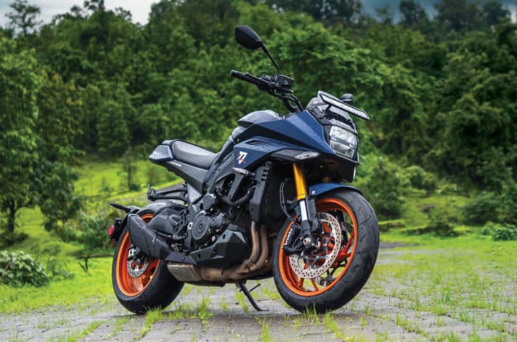 Suzuki Katana front right side static in field