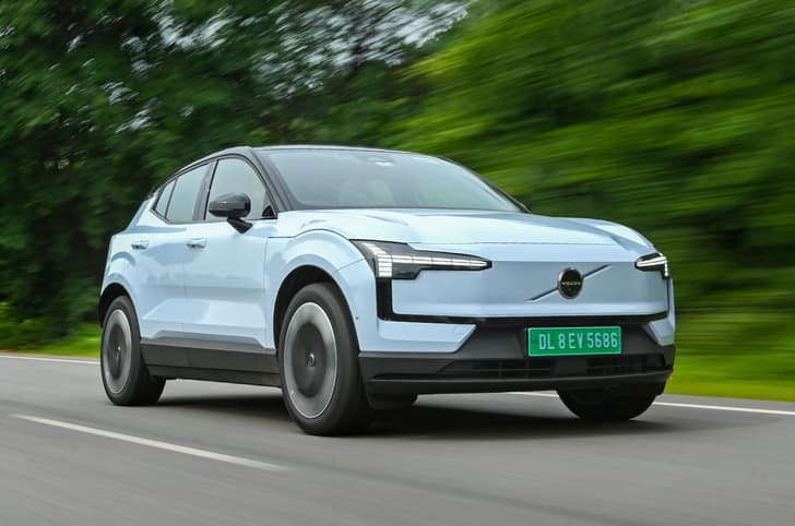 2025 volvo ex30 on road