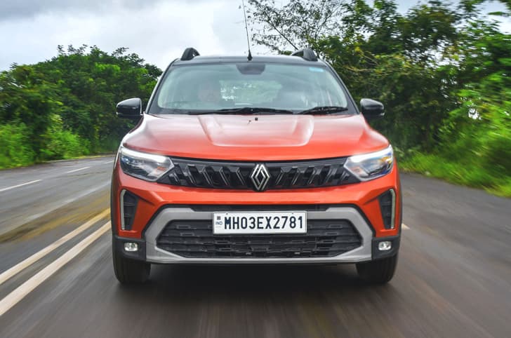 2025 Renault Triber front head on driving on road 2025 Renault Triber front head on driving on road