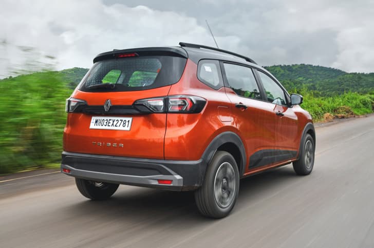 2025 Renault Triber rear right side driving on road 2025 Renault Triber rear right side driving on road