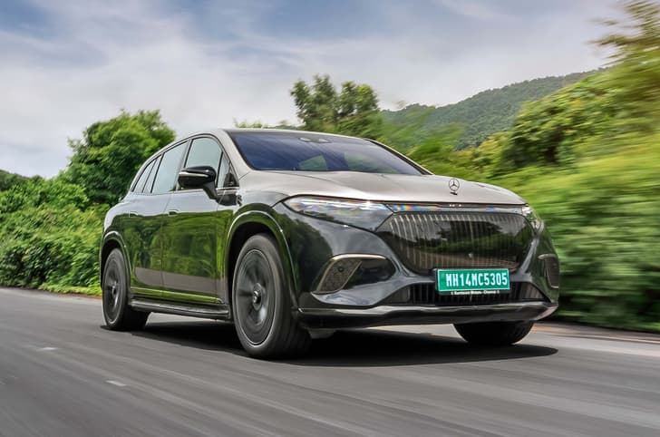 Mercedes Maybach EQS SUV 680 Night Series review drive Mercedes Maybach EQS SUV 680 Night Series on road