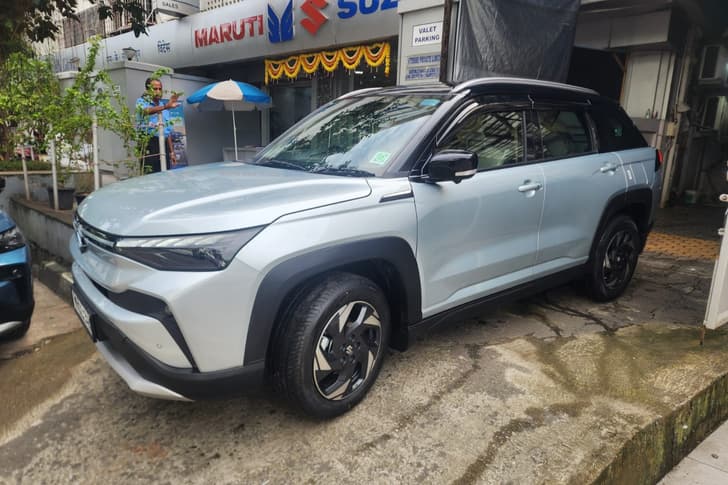 2025 maruti suzuki victoris outside showroom