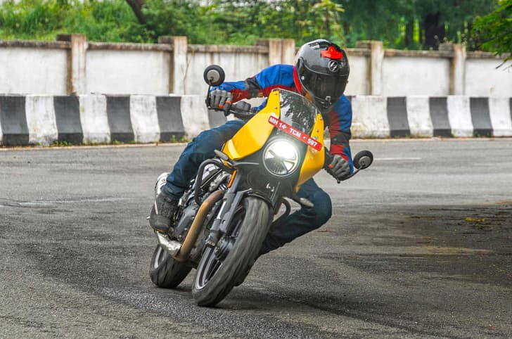 Triumph Thruxton 400 in Yellow cornering shot