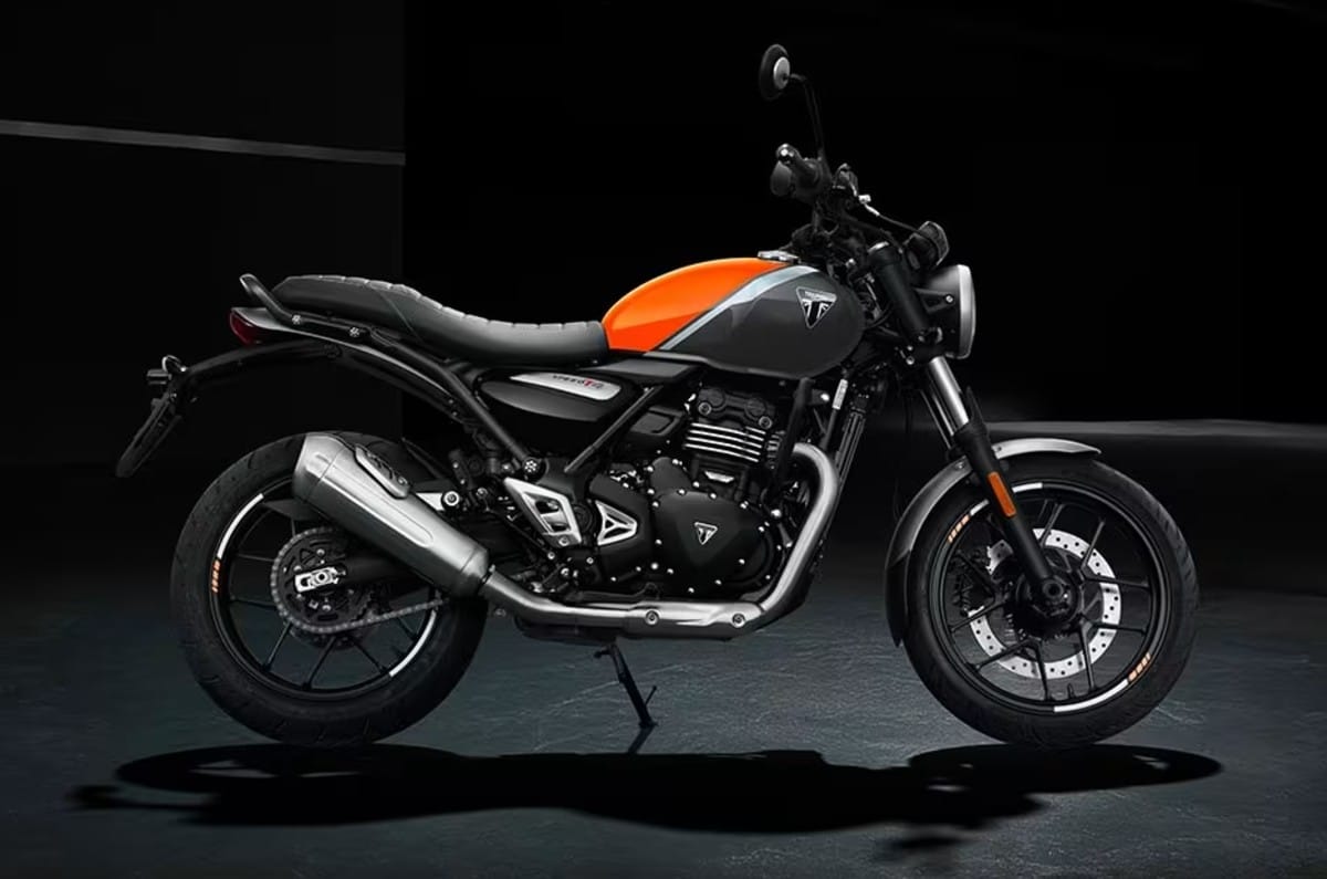 Triumph Speed T4 studio side profile shot