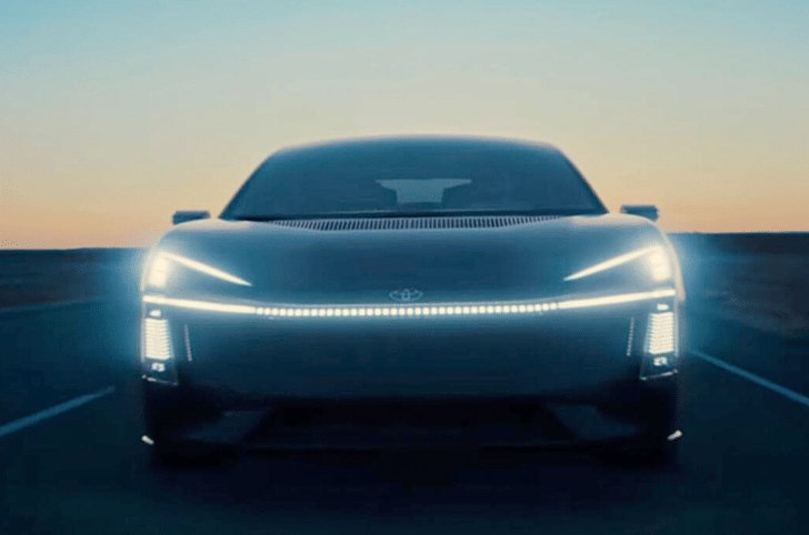 Toyota Corolla concept front