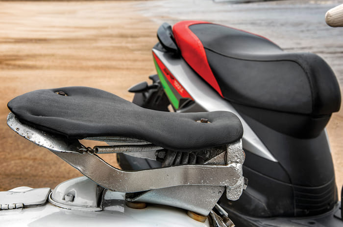 1962 Lambretta Li 150 vs 2018 Aprilia SR 150 seat