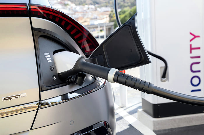 Tech Talk: Should we let cars use the road as a projection screen?