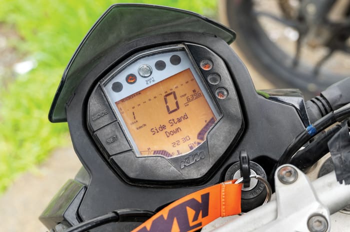 Pulsar NS 400Z Vs 390 Duke Gen 1: New school meets the school