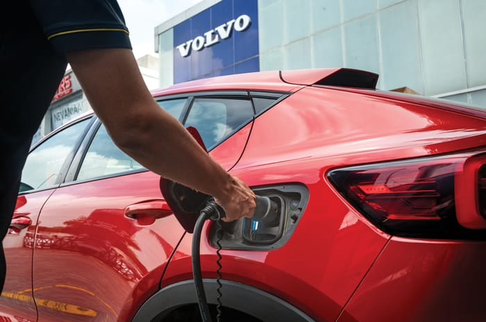 Volvo C40 Recharge V/S The Elements