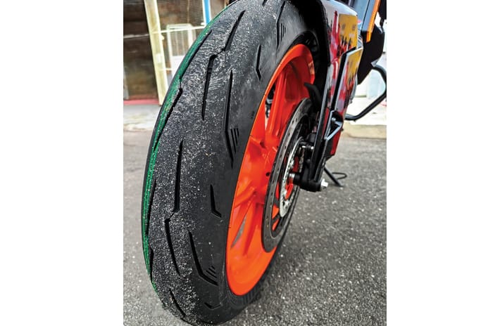 Testing Reise's new TraceRad tyres on a KTM RC 390