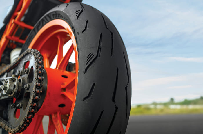 Testing Reise's new TraceRad tyres on a KTM RC 390