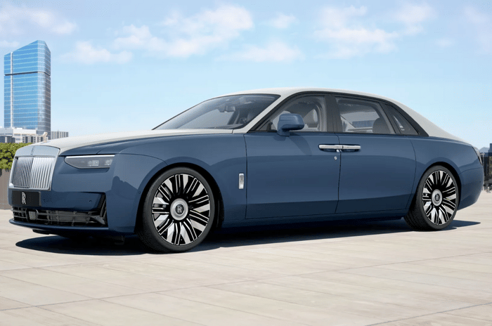 Rolls Royce Ghost side profile wheels blue colour