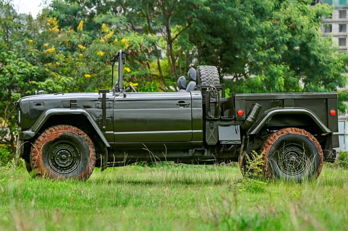 Kia KM450 army truck driven: Kia's real badass