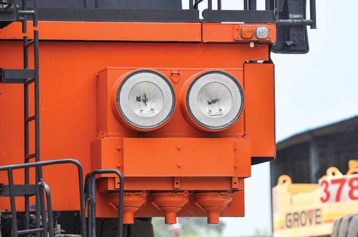 Driving a hybrid V16 mine truck: How to move a mountain