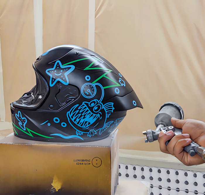 Custom painted helmet by Eimor Customs
