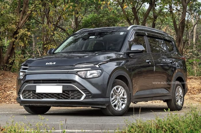 Kia Carens front three quarter