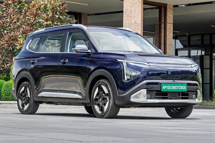 Kia Carens Clavis EV front