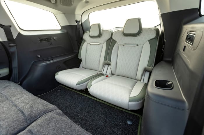 Mahindra XEV 9S vs rivals: Specs, price, battery, range compared