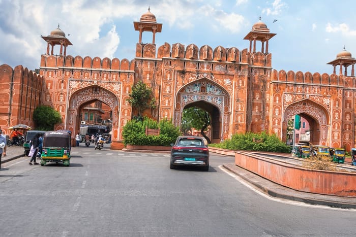 Recording Extremes: a new Guinness World Records™ title with the Mercedes-Benz EQS 450 SUV