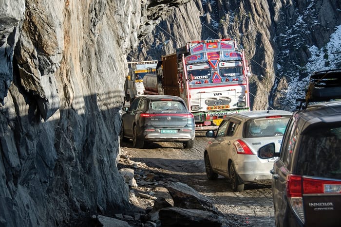 Recording Extremes: a new Guinness World Records™ title with the Mercedes-Benz EQS 450 SUV