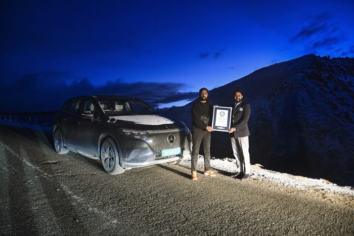 Recording Extremes: a new Guinness World Records™ title with the Mercedes-Benz EQS 450 SUV