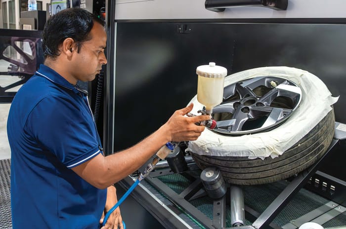 Hyundai Venue 16-inch alloy wheel refurbshing painting