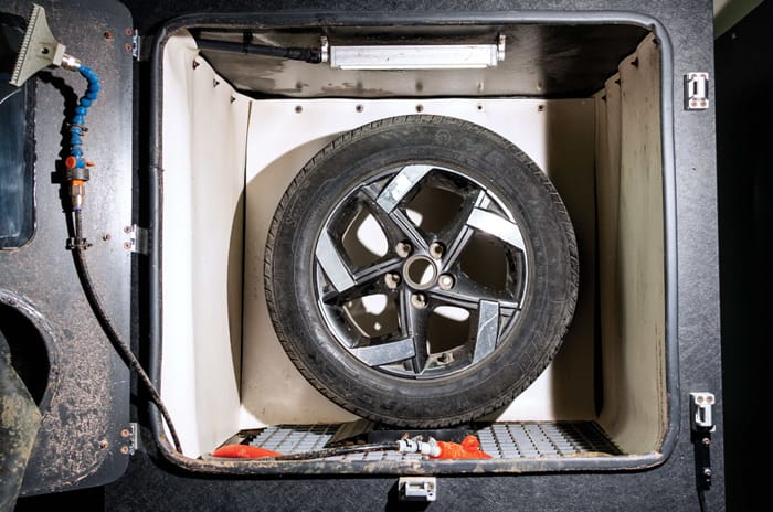 Hyundai Venue 16-inch alloy wheel refurbshing