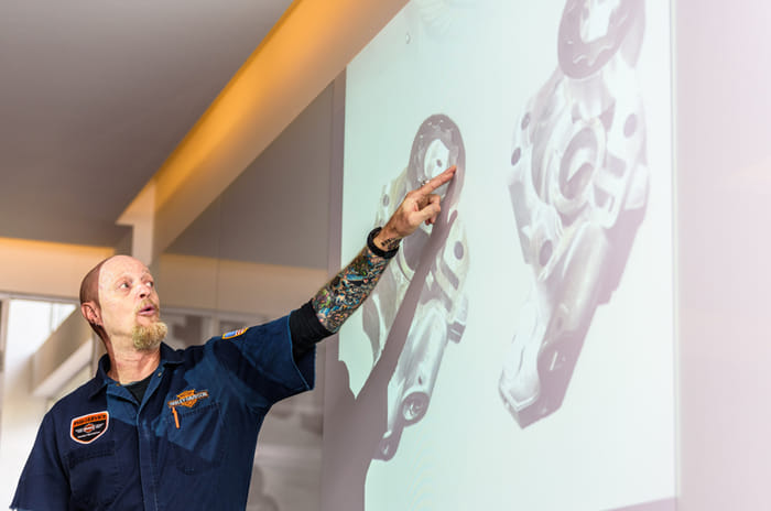 Disassembling and reassembling the Harley-Davidson Milwaukee-Eight engine