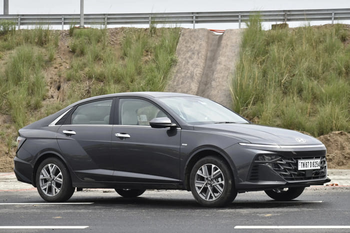 Hyundai Verna side right static Hyundai Verna side right static