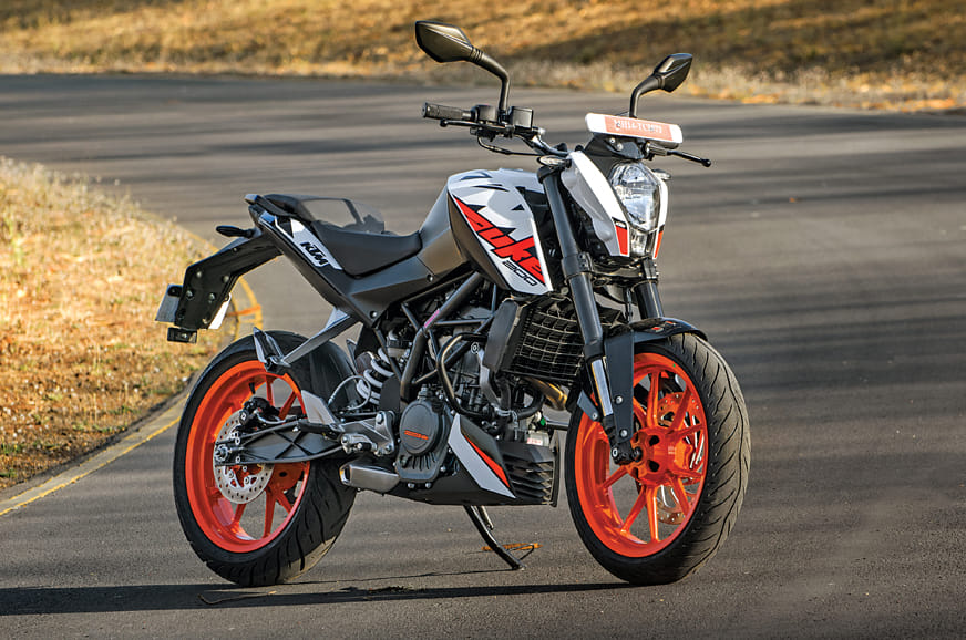 Choosing between the KTM Duke 200 and Pulsar RS200