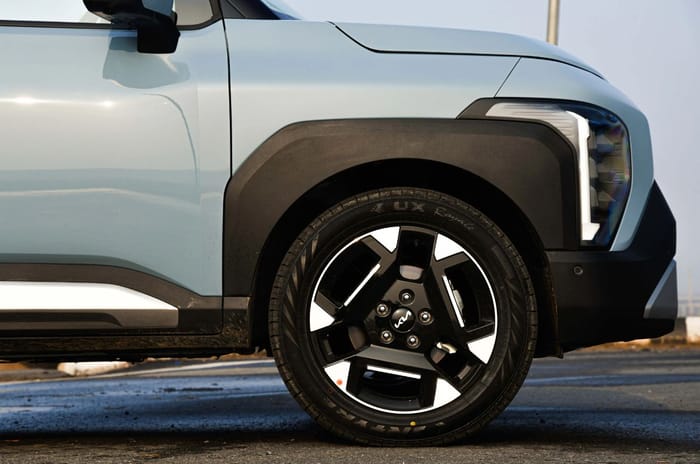 Kia Syros wheel arch