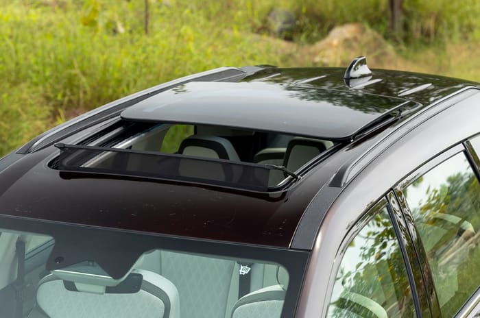 Mahindra XEV 9e panoramic sunroof