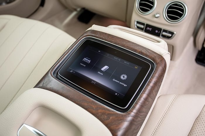 Mercedes-Benz E-class vs Toyota Vellfire: Game of Thrones