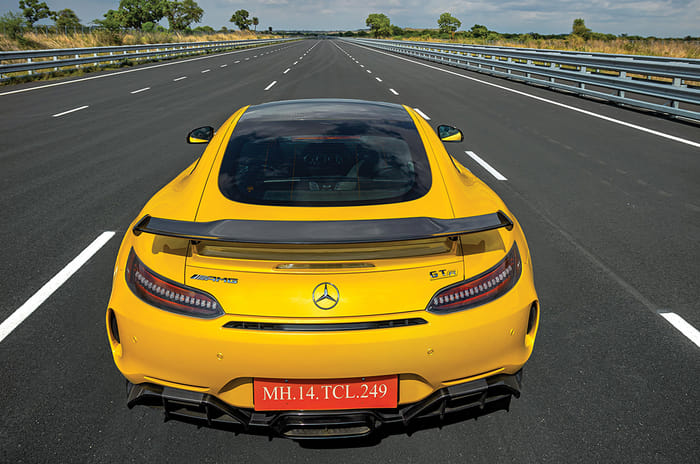 0-300kph in a Mercedes AMG GT R   