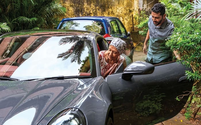 Porsche-911-carrera-4-gts-co-driver-seat-static