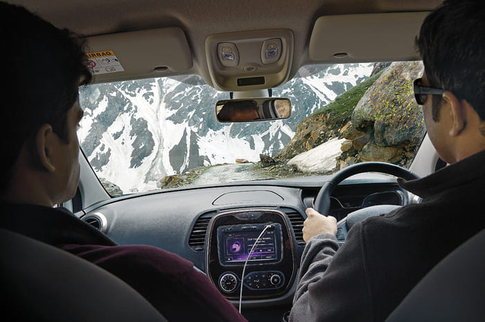 Renault Captur driving