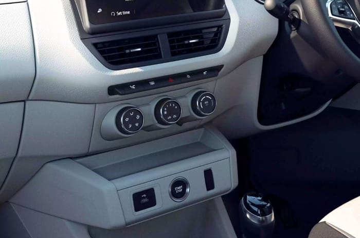 Renault Triber AC vents and controls