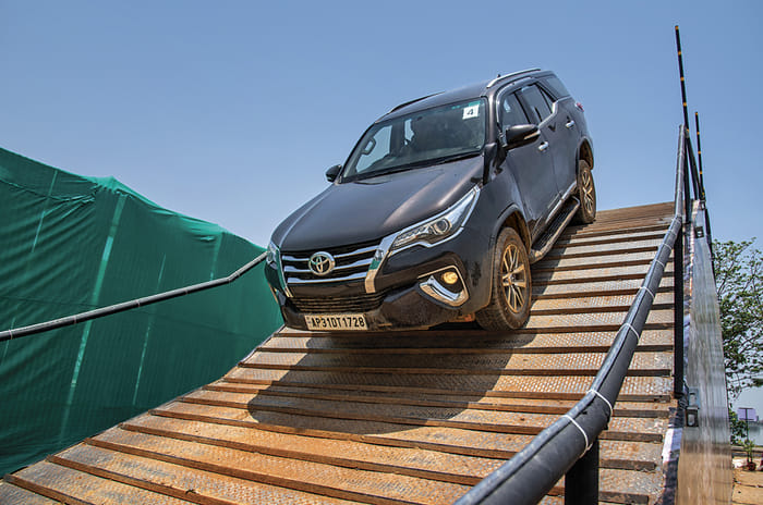 Toyota Fortuner off-road camp 2018