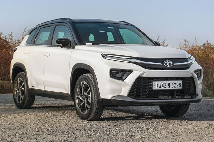 Toyota Urban Cruiser Hyryder front