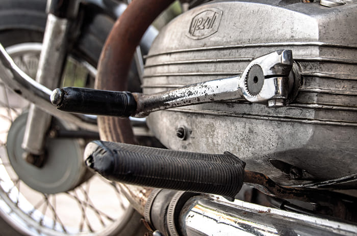 Yezdi 250 CL II in Udvada 