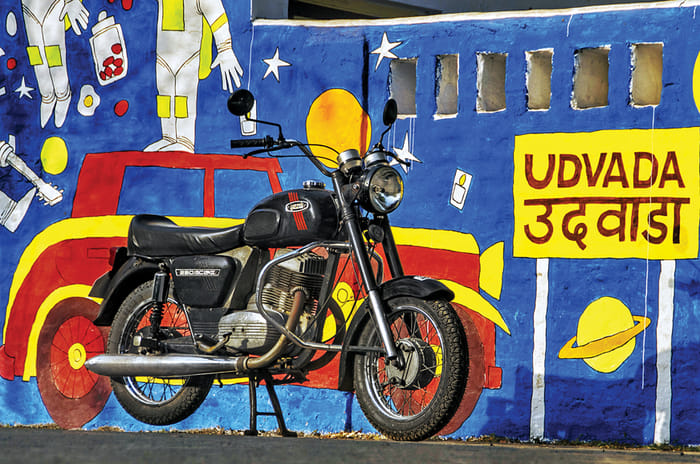 Yezdi 250 CL II in Udvada