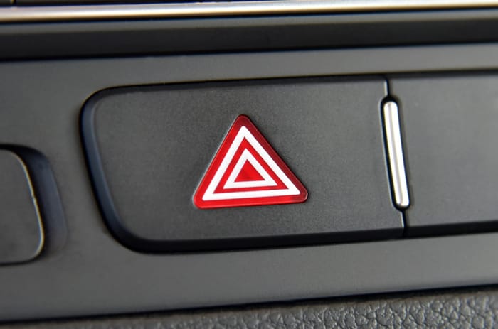 How to correctly use hazard lights in your car