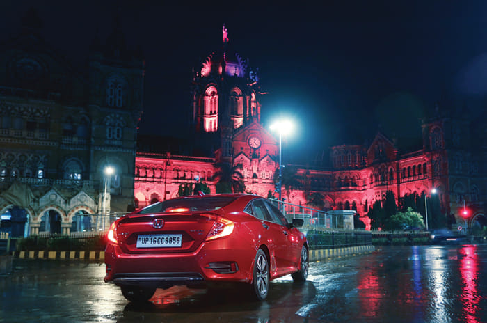 Honda Civic: Rule the night