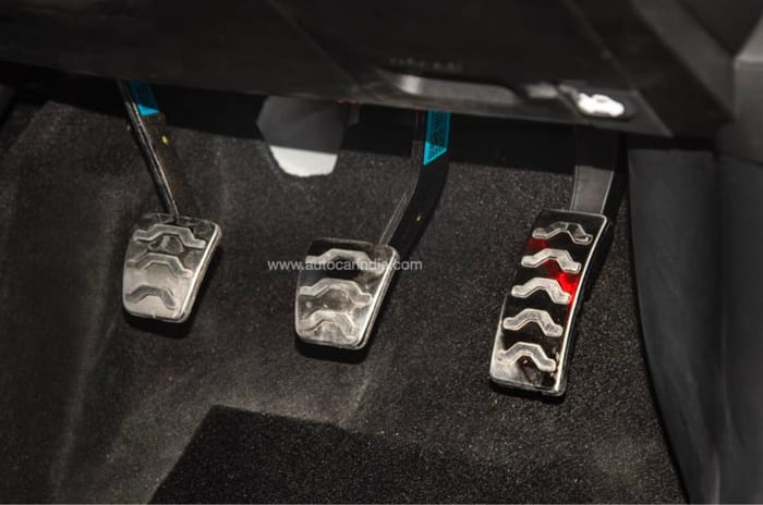 hyundai-i20-n-line-clutch-paddle