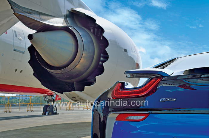 BMW i8 vs Boeing 787