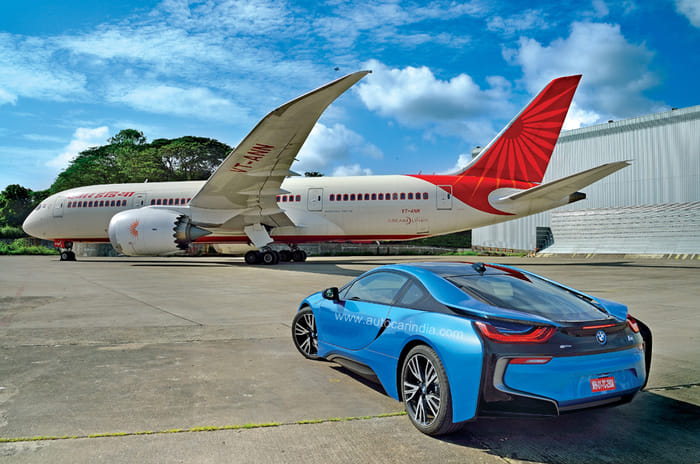 BMW i8 vs Boeing 787